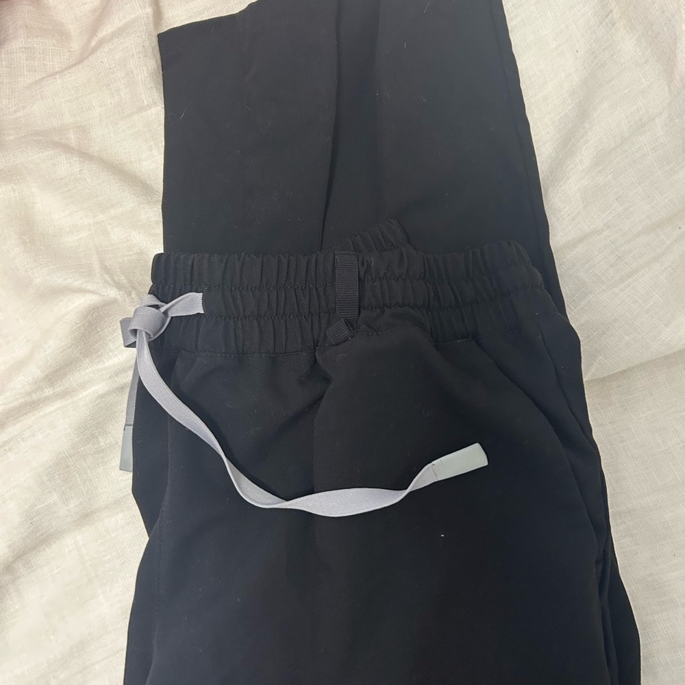 Black figs scrub pants size large